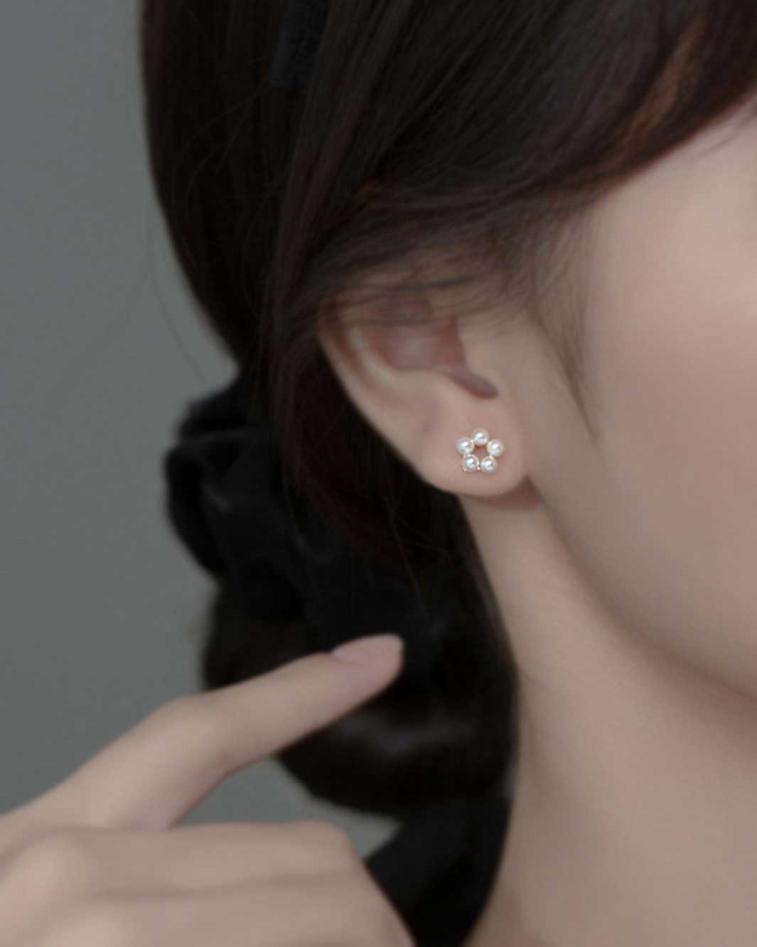 Pearl Flower Stud Earrings