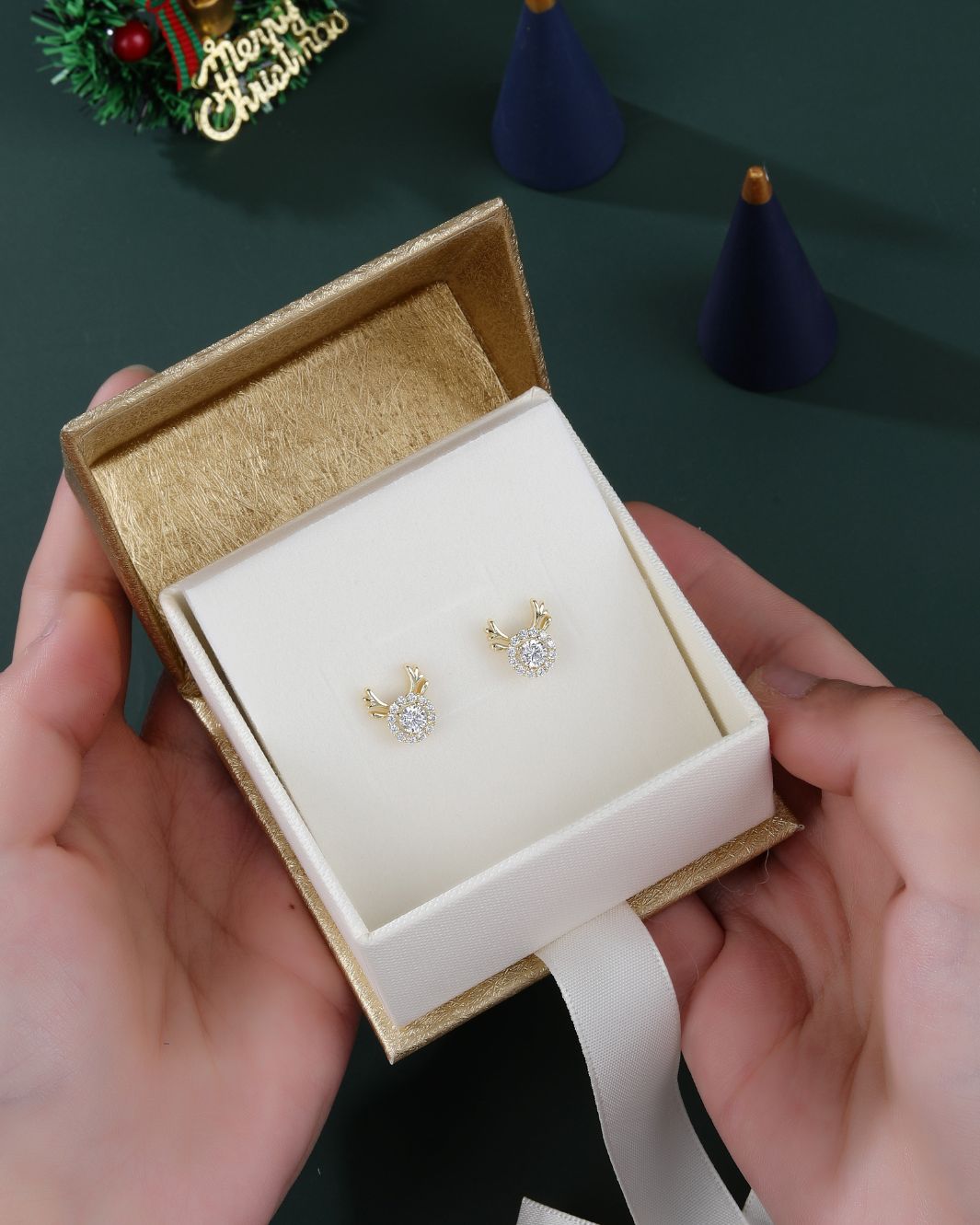 Golden Gift Box for Earrings [Limited]