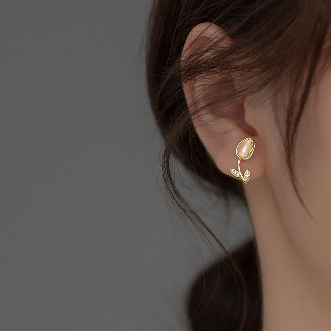 Cat Eye Tulip Stud Earrings