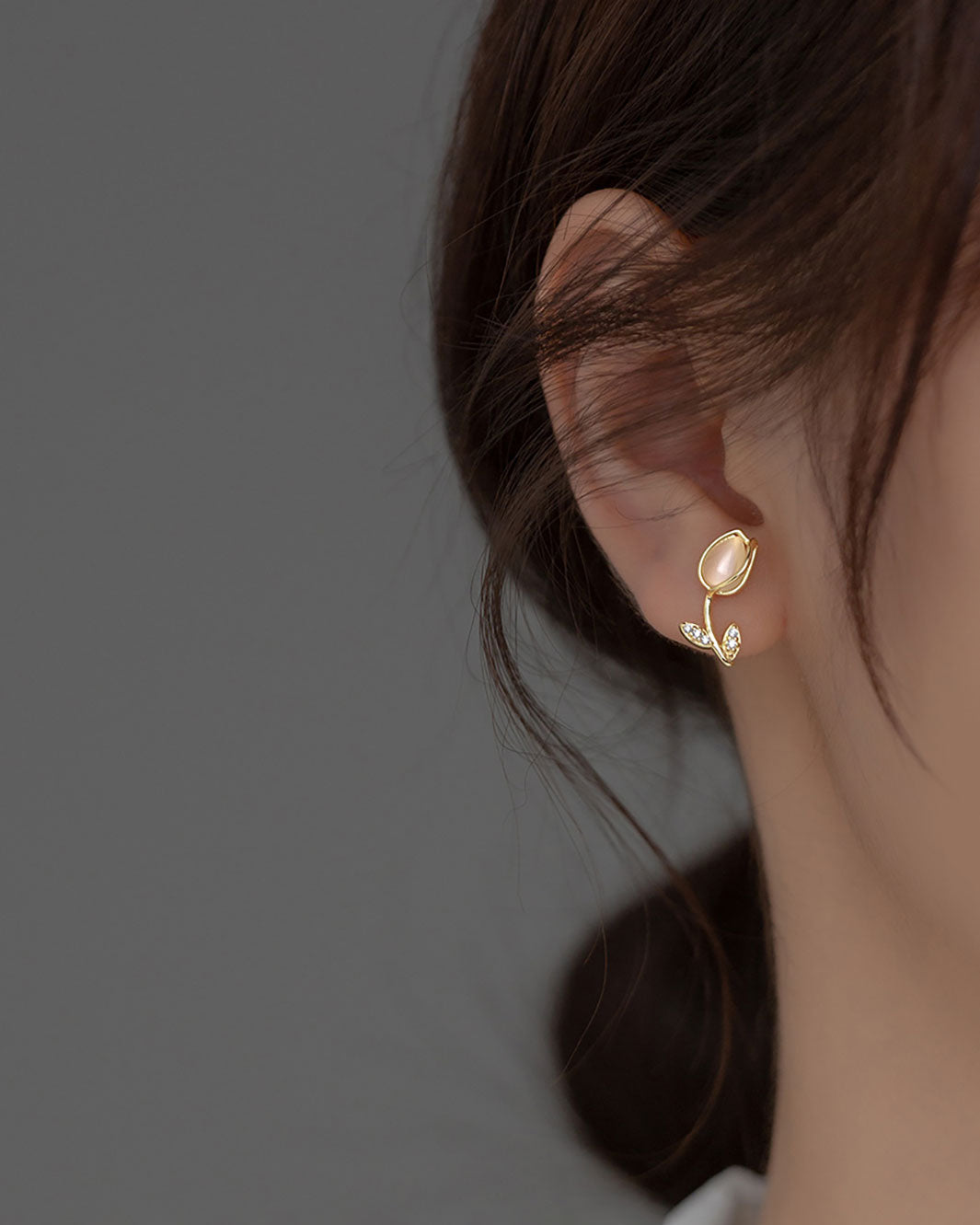Cat Eye Tulip Stud Earrings