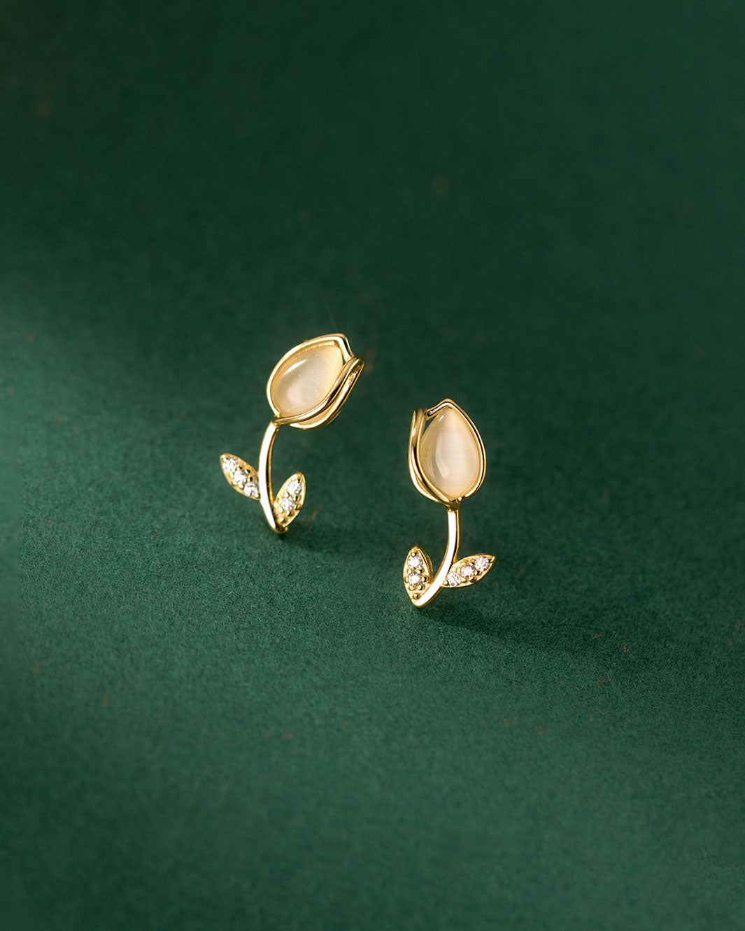 Cat Eye Tulip Stud Earrings