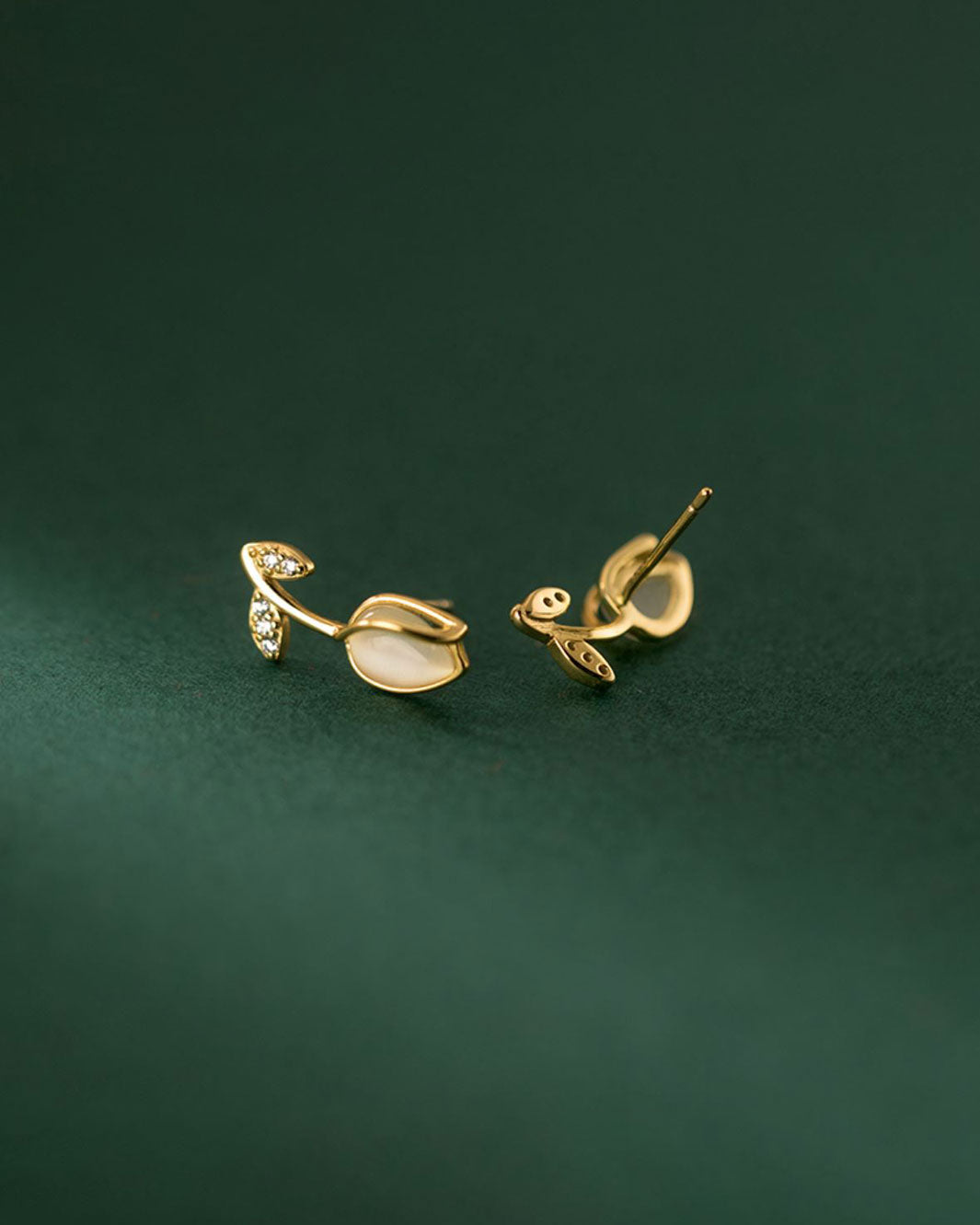 Cat Eye Tulip Stud Earrings