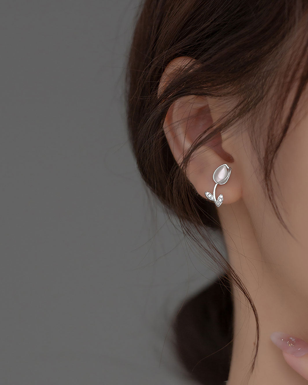 Cat Eye Tulip Stud Earrings