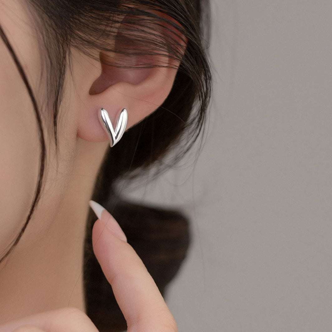 Mini Vida Heart Stud Earrings