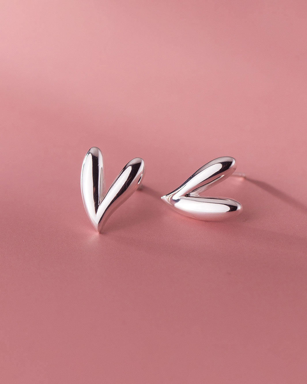 Mini Vida Heart Stud Earrings