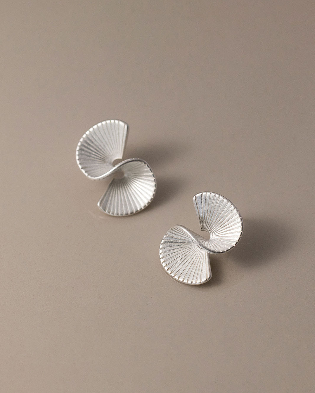 Daia S Shape Fan Stud Earrings