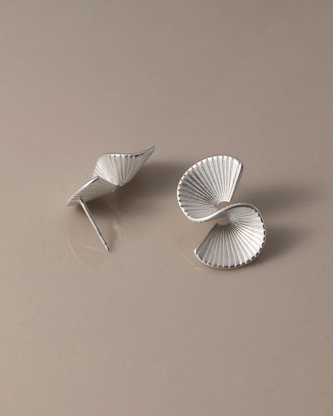 Daia S Shape Fan Stud Earrings