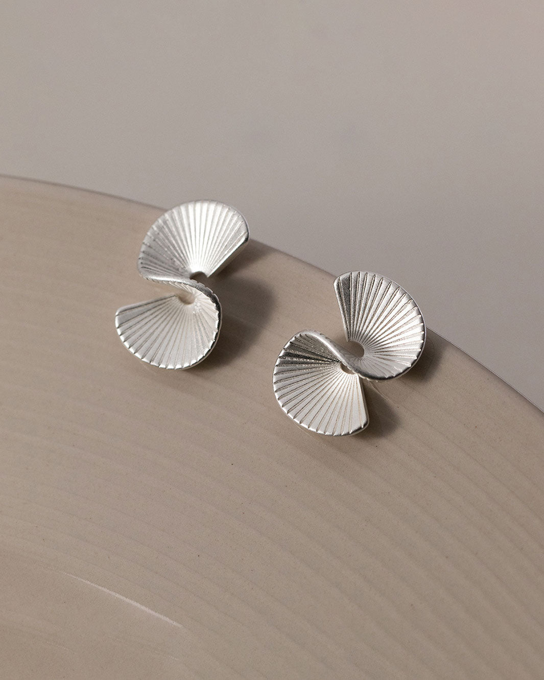 Daia S Shape Fan Stud Earrings