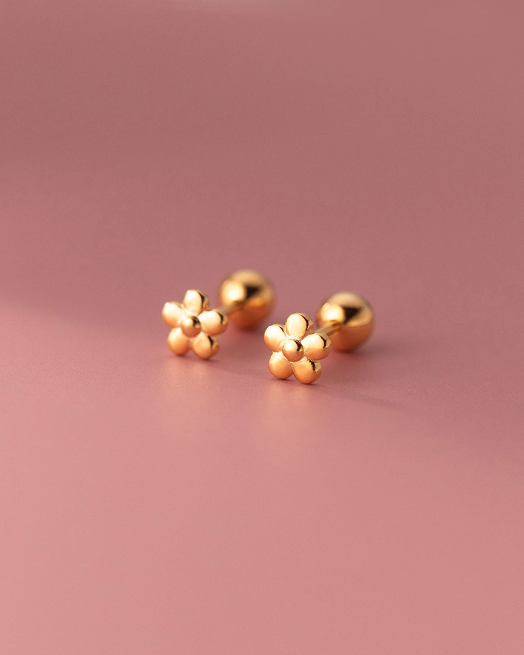 Fio Flower Barbell Earrings