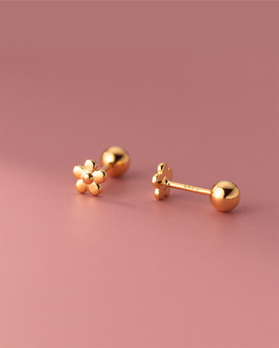 Fio Flower Barbell Earrings