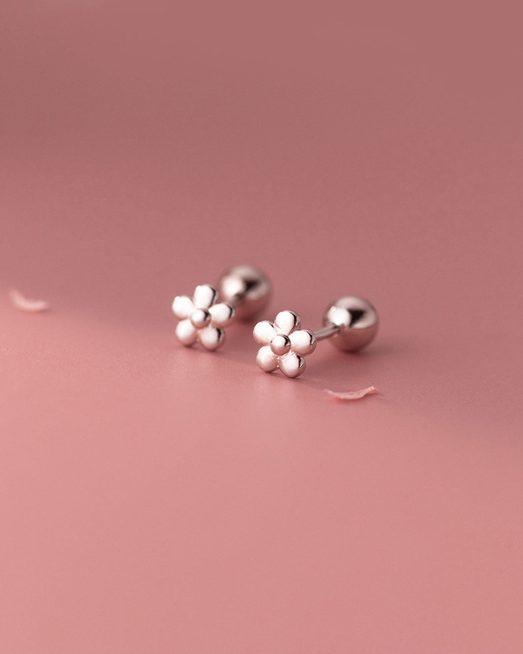 Fio Flower Barbell Earrings