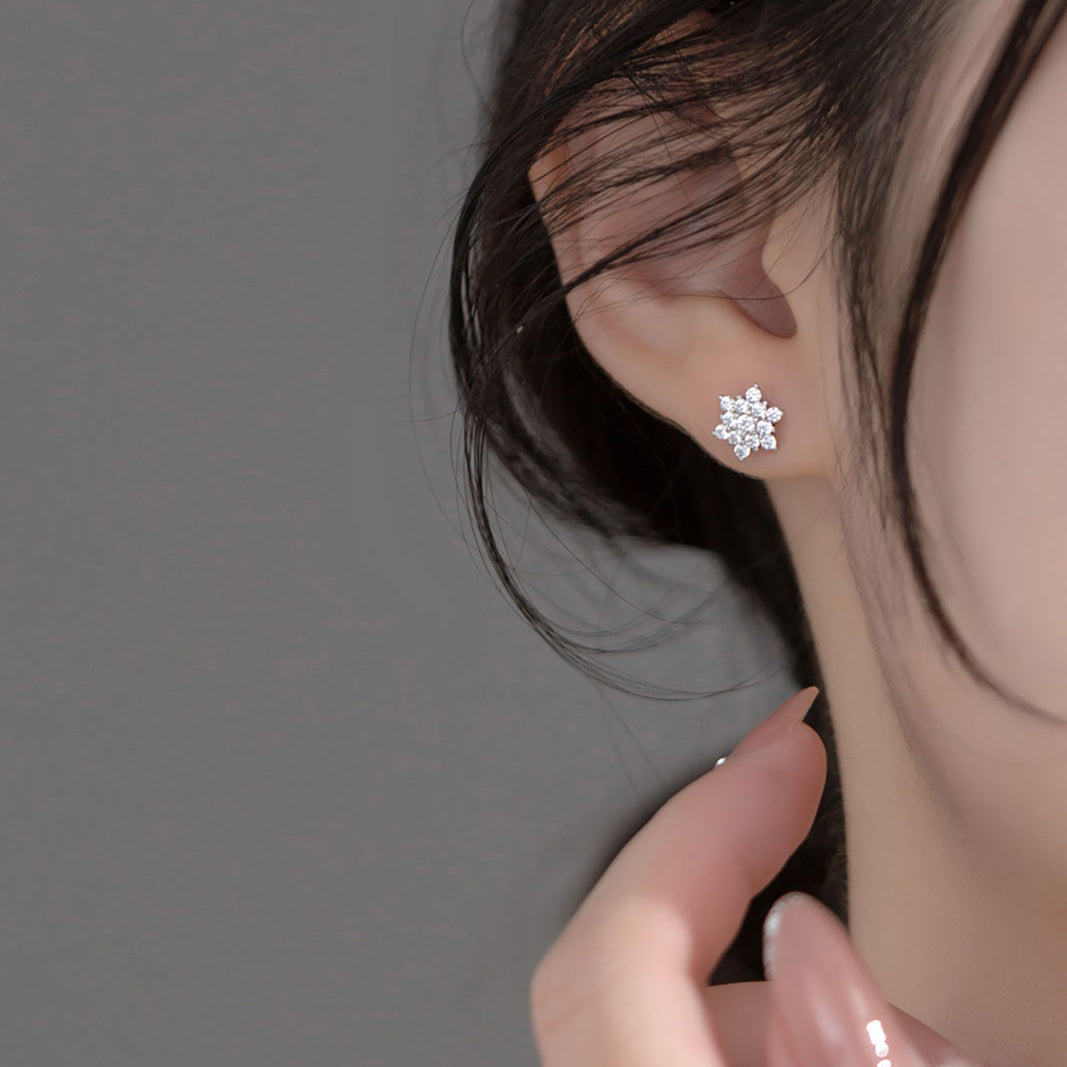Twinkle Snowflake Stud Earrings