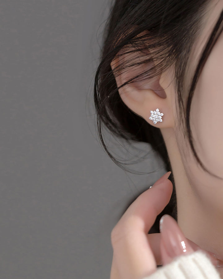 Twinkle Snowflake Stud Earrings