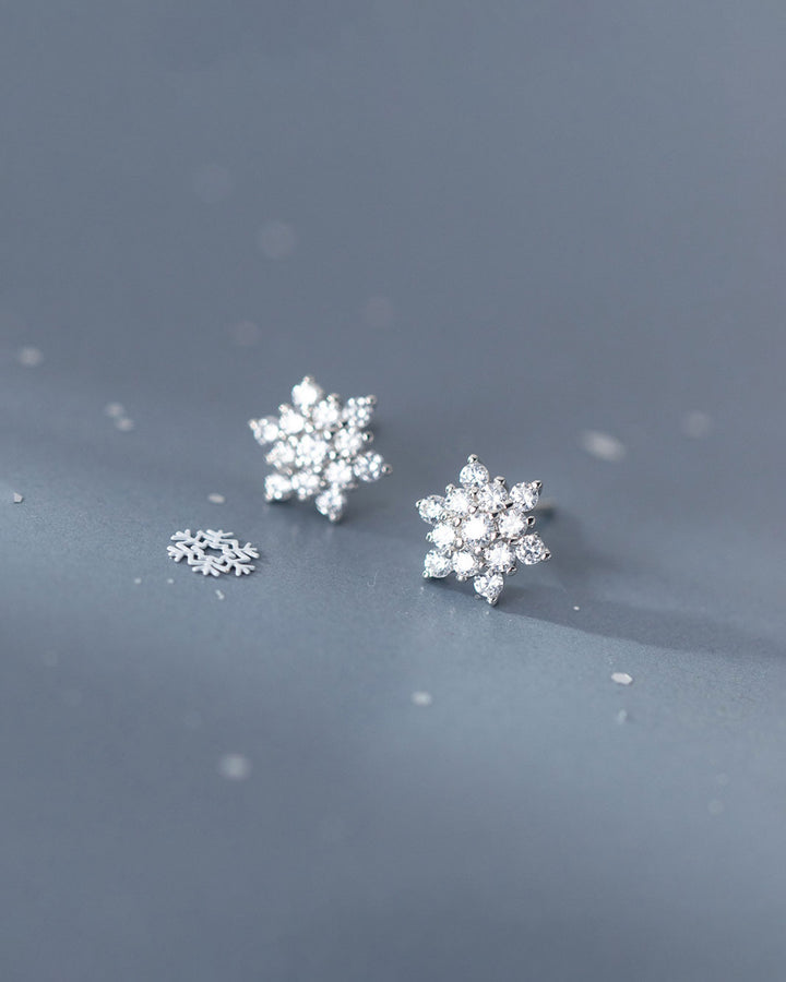 Twinkle Snowflake Stud Earrings