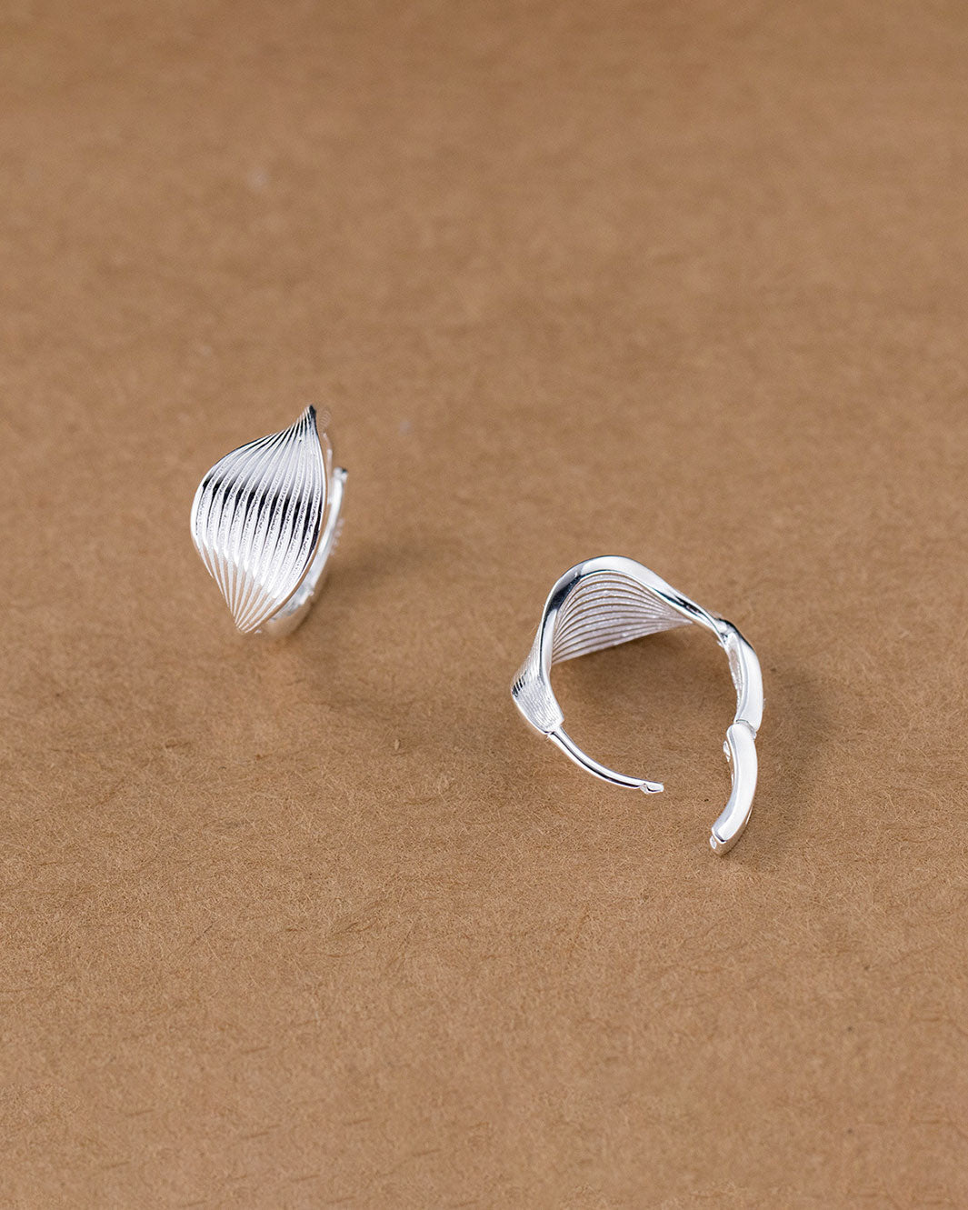 Jeanette Ribbed Hoop Earrings