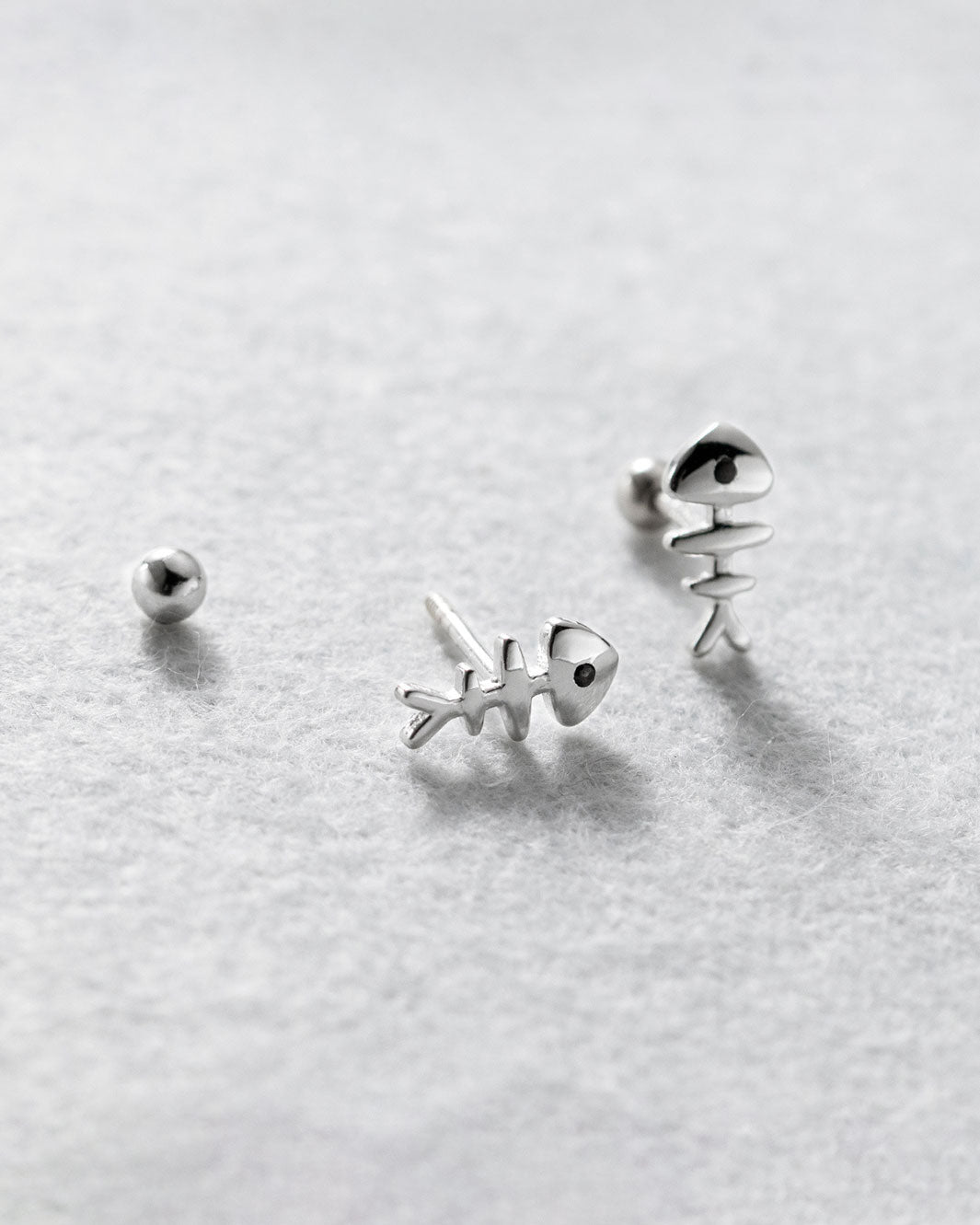 Nori Fishbone Barbell Earrings