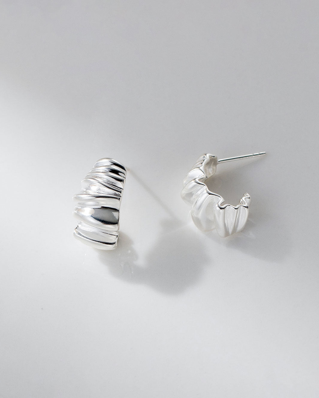 Rhea Crinkle Flow Stud Earrings