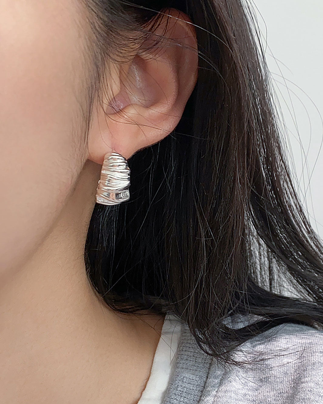 Rhea Crinkle Flow Stud Earrings