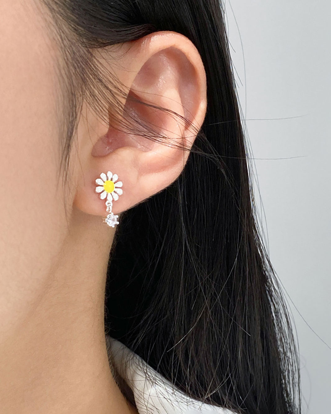 Sunny Daisy Drop Earrings