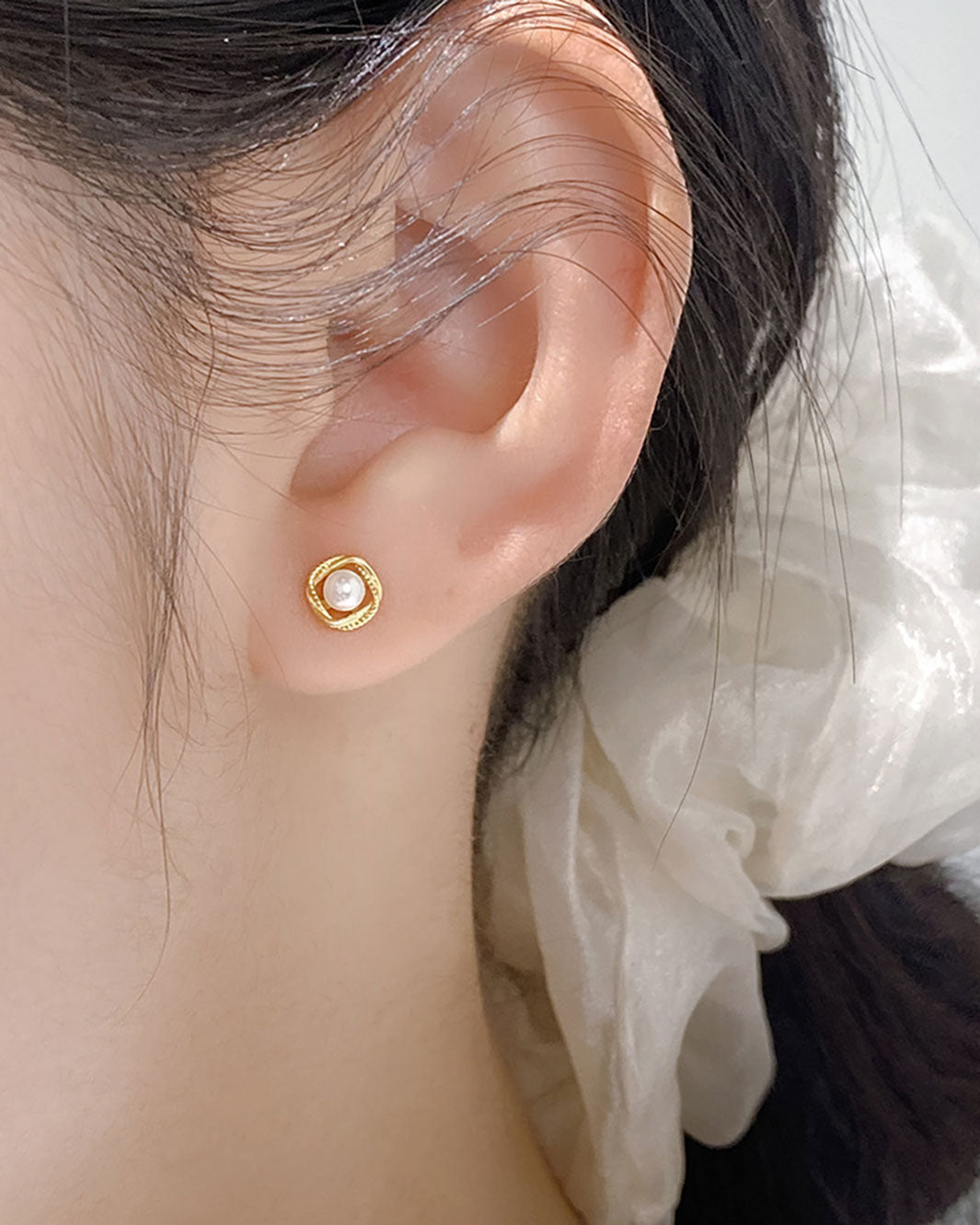 Kira Pearl Stud Earrings