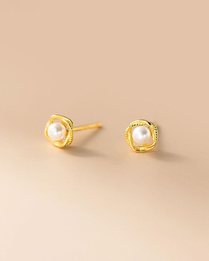 Kira Pearl Stud Earrings