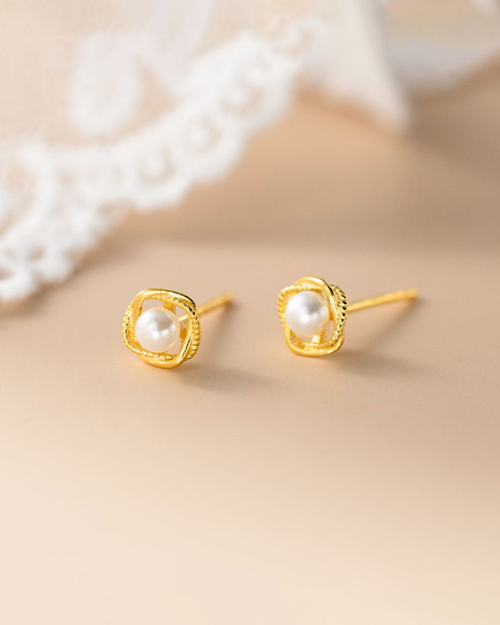 Kira Pearl Stud Earrings