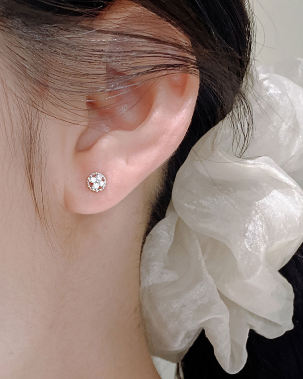 Clover Halo Barbell Earrings