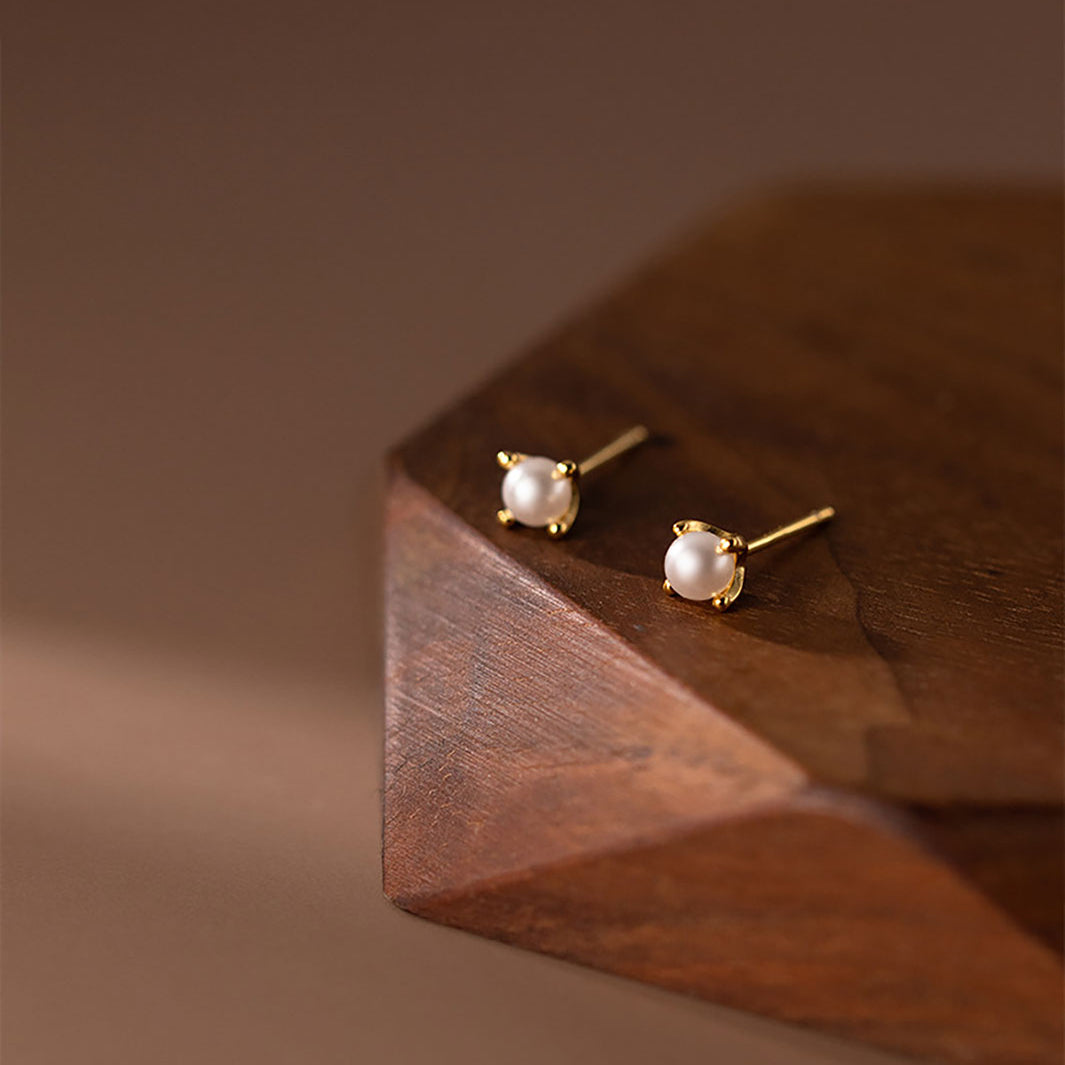 Ada Pearl Stud Earrings