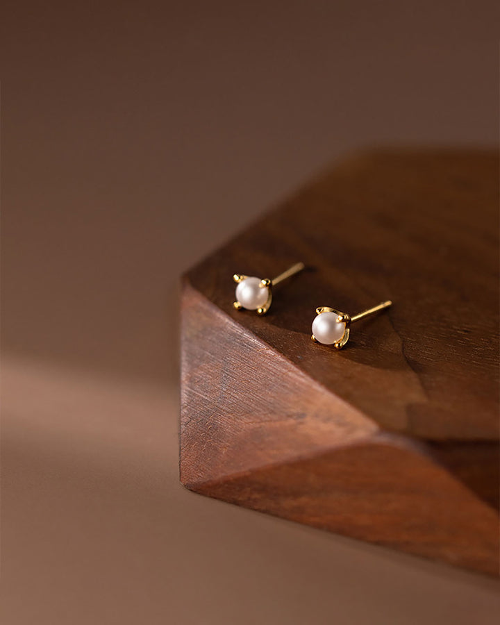 Ada Pearl Stud Earrings