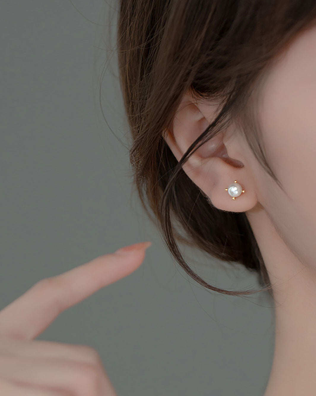 Ada Pearl Stud Earrings