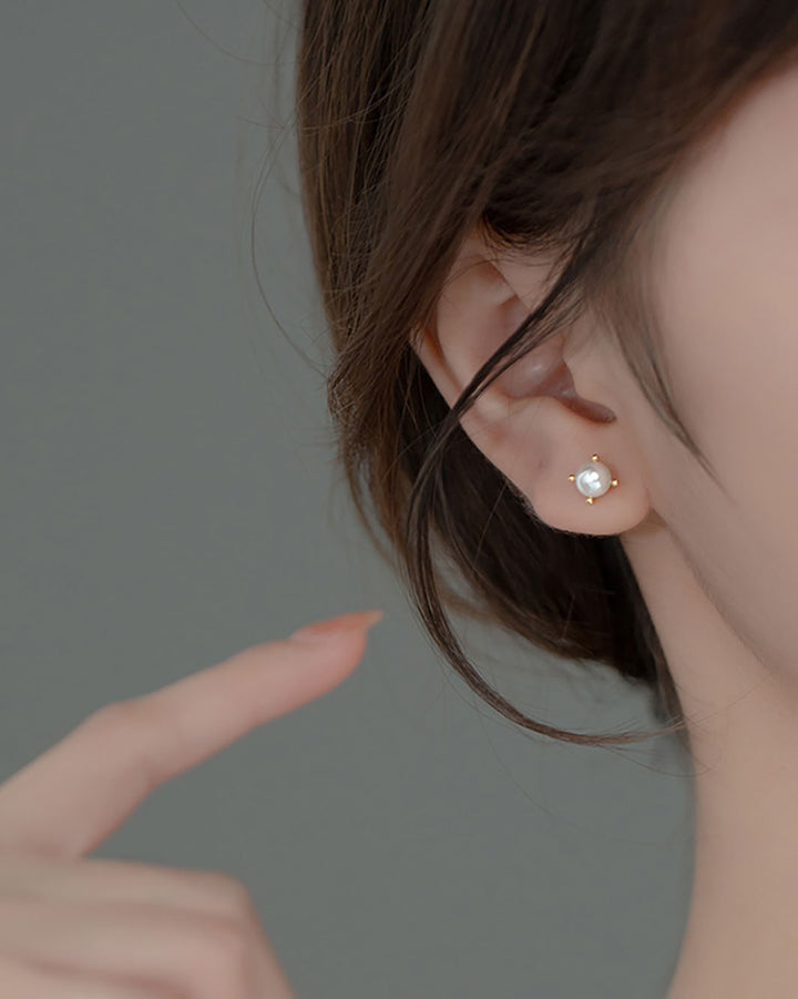 Ada Pearl Stud Earrings