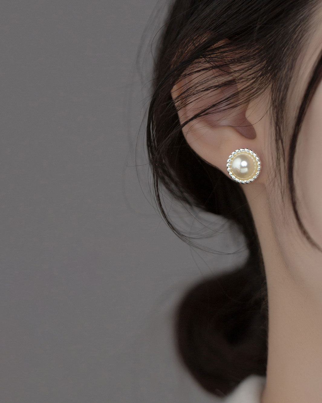 Levi Pearl Stud Earrings