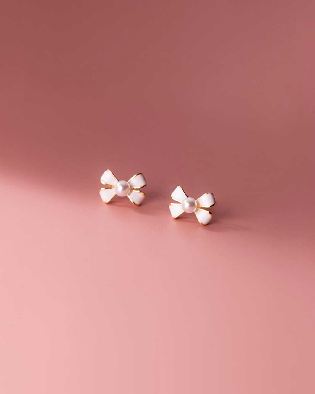 Pearl Ribbon Stud Earrings