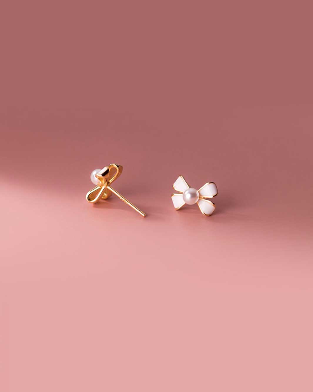 Pearl Ribbon Stud Earrings